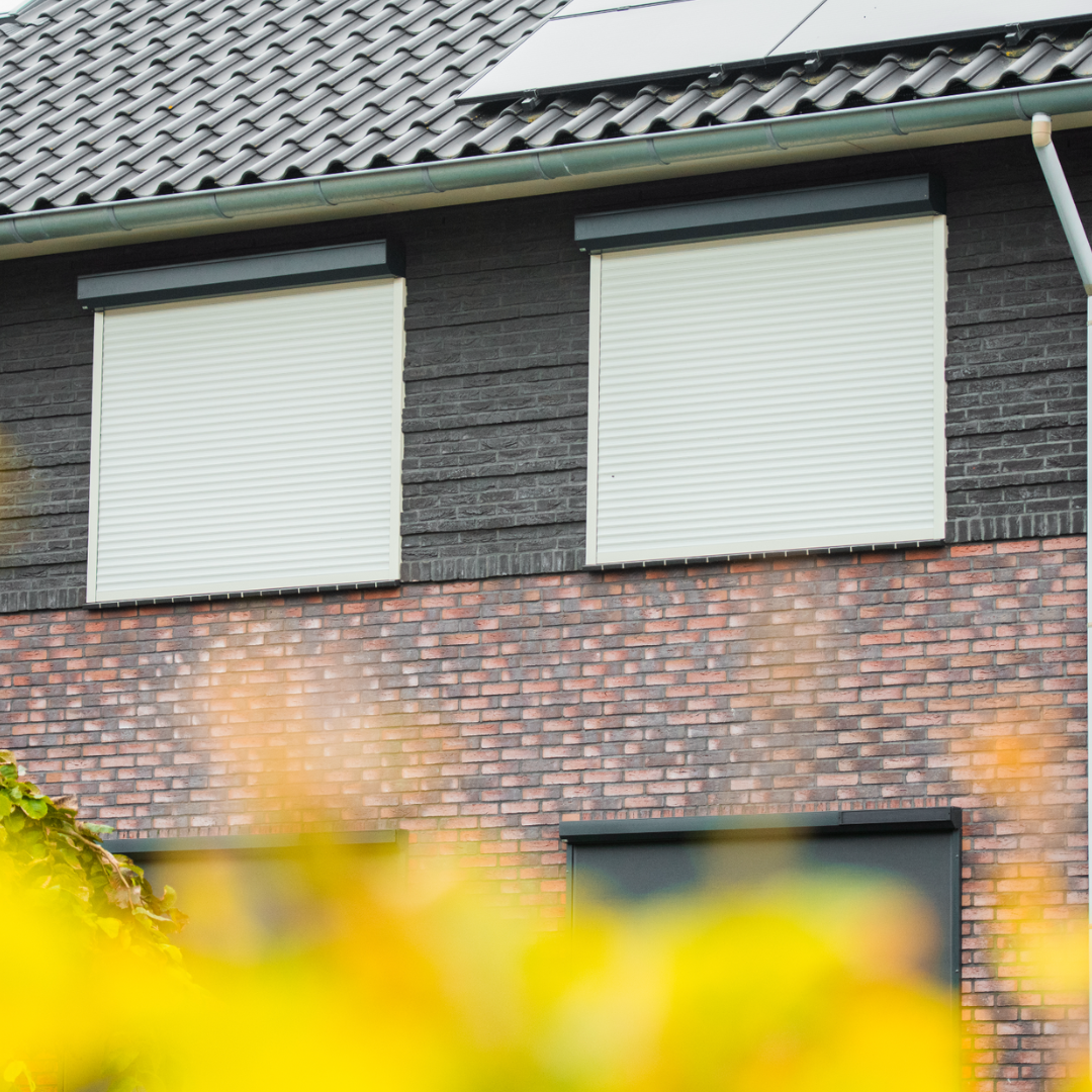 Rolluiken voor een deur: mag dat en kan dat